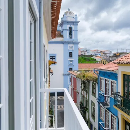 Azimute 2 - T0 Moderno Centro Historico Angra Daire *